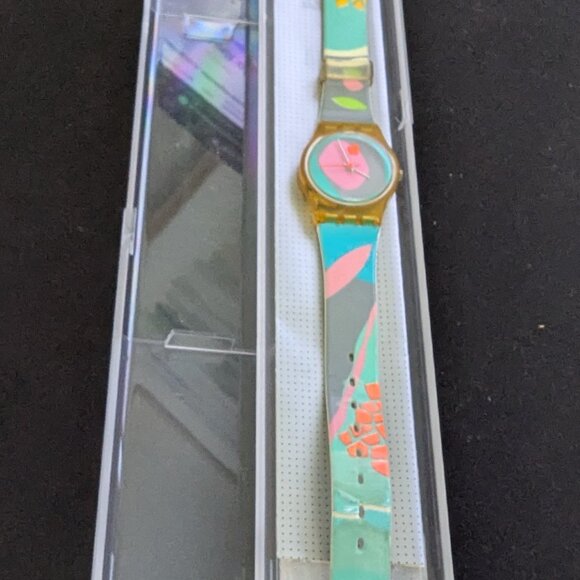 Vintage 80s Swatch Ladies Retro Watch With Case And Warranty Card - Picture 4 of 5